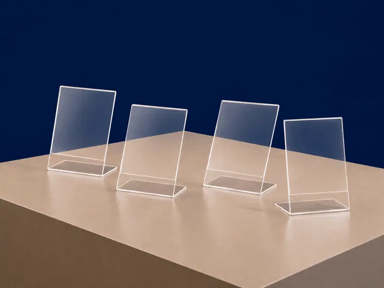 Portaprecios de acrílico transparente fabricados a medida por Acrílica del Perú